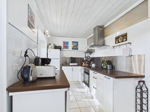 Fridge, oven, dishwasher, coffee/tea maker