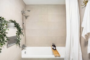Hair dryer, towels, soap, toilet paper - Mr. Eilat 4 (Tel Aviv-Yafo)