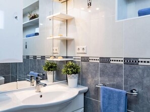 Bungalow, 2 Bedrooms, Terrace | Bilik Mandi