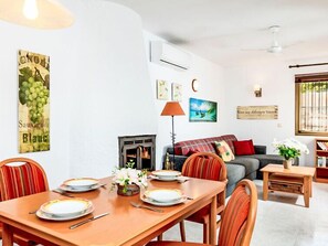 Bungalow - 2 soveværelser - terrasse | Spiseområde