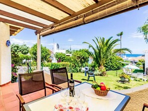 Bungalow - 2 soveværelser - terrasse | Udendørs spisemuligheder