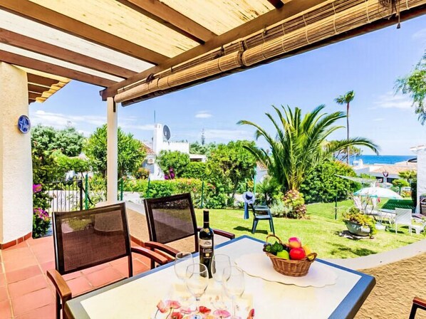 Outdoor dining - Global Las Buganvillas 11814 (Mijas)