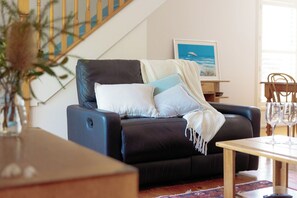 Een smart-tv en een open haard