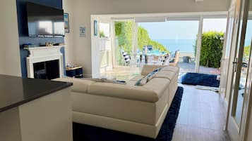 Smart TV, fireplace, offices