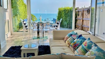 Smart TV, fireplace, offices