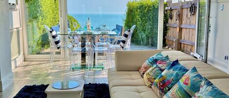 Smart TV, fireplace, offices