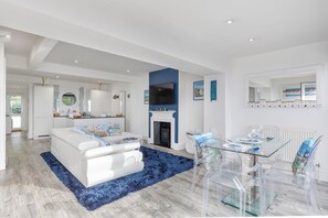 Smart TV, fireplace, offices