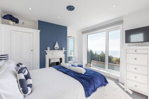 4 bedrooms, desk, iron/ironing board, travel crib - Wave Watcher | Stunning Panoramic Seaview | Sleeps 8 | Near Beach & Centre | Parking | 3 Bathrooms (Brighton and Hove)