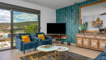 House, 4 Bedrooms, Terrace | Living area