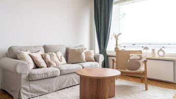 Huoneisto, merinäköala | Oleskelualue | Taulutelevisio