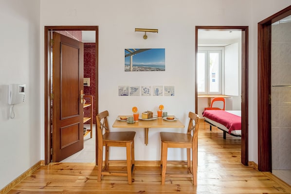 Family Apartment, 3 Bedrooms, Non Smoking | Living area
