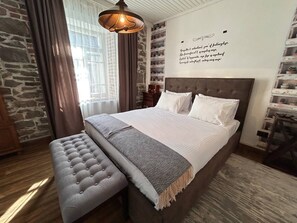 Family Room, Patio | Free WiFi