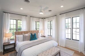 4 chambres, fer et planche à repasser, lit parapluie, Wi-Fi gratuit