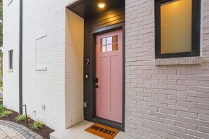 Howdy! Welcome to the Livin' Luxe on Music Row! - Livin' Luxe on Music Row |  Hot Tub & 1mi to DT (Nashville)