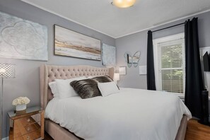 3 bedrooms, iron/ironing board, free WiFi, bed sheets - Private Cottage w Hot Tub & Fire Pit | 1.7 Miles to Downtown (Nashville)