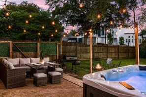Outdoor dining - Private Cottage w Hot Tub & Fire Pit | 1.7 Miles to Downtown (Nashville)