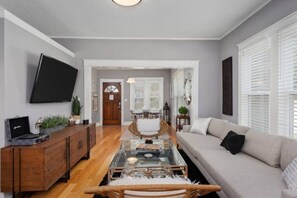 Smart TV, offices - Private Cottage w Hot Tub & Fire Pit | 1.7 Miles to Downtown (Nashville)