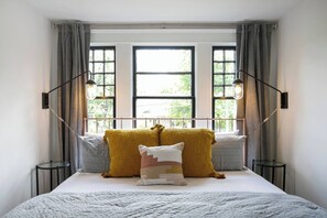 4 habitaciones, tabla de planchar con plancha y cuna de viaje 
