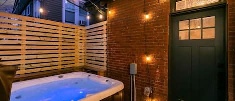 Bain à remous extérieur