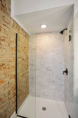 Hair dryer, towels - Upscale Craftsman, Hot Tub, Walk to Belmont & 12 South (Nashville)