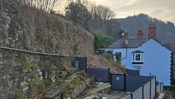House, 4 Bedrooms, Smoking, Balcony | Property grounds