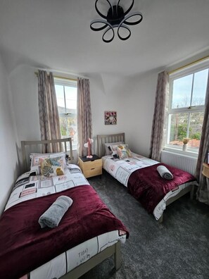 House, 4 Bedrooms, Smoking, Balcony