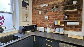 House, 4 Bedrooms, Smoking, Balcony | Interior