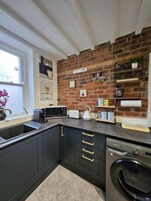 House, 4 Bedrooms, Smoking, Balcony | Interior