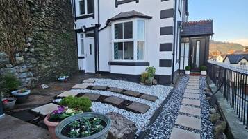 House, 4 Bedrooms, Smoking, Balcony | Property entrance