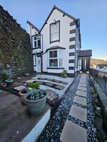Casa, 4 quartos, para fumantes, sacada | Entrada da propriedade