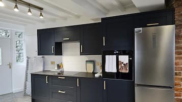 House, 4 Bedrooms, Smoking, Balcony | Interior