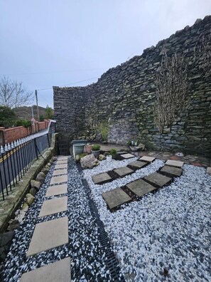 Balcony - Llangollen Retreat With Stunning Views of the Castle (Llangollen)