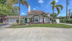 Exterior - Designer Pool Home • Guest House • Near AMI (Bradenton)