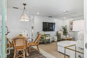 Smart TV - Royal Palm Retreat - 1123-25   “Siesta Key” (Sarasota)