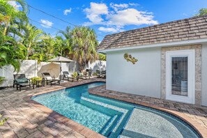 A heated pool - Resort Style Vacation Home with a Pool on Siesta Key! (Sarasota)