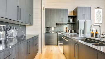 Rumah (6 Bedrooms) | Interior