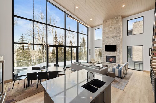 Modern Ski-in/out Home in Brian Head w/ Deck