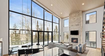 Modern Ski-in/out Home in Brian Head w/ Deck
