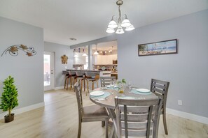 Interior - Lanai, Grill & Outdoor Pool: Melbourne Duplex! (Melbourne)