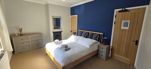 3 bedrooms, desk, iron/ironing board, travel crib