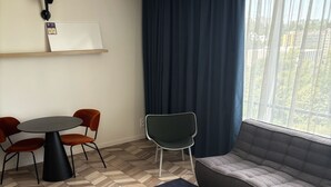 华丽客房 | 办公桌、笔记本电脑工作区、隔音、免费 WiFi