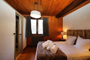 10 Schlafzimmer, Schreibtisch, Reisekinderbett, kostenloses WLAN