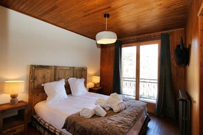 10 soverom, skrivebord, reiseseng for barn og wi-fi (inkludert)