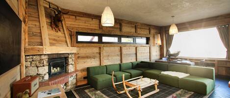 Smart-TV, peis, fotballspill og bøker