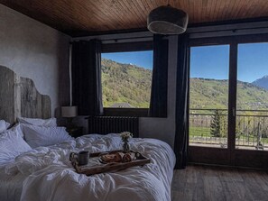 10 soverom, skrivebord, reiseseng for barn og wi-fi (inkludert)