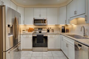 Apartment (2 Bedrooms) | Interior - Tranquil Green Valley Home w/ Screened Porch (Green Valley)