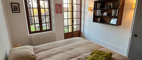 3 chambres, fer et planche Ă repasser, Wi-Fi, draps fournis
