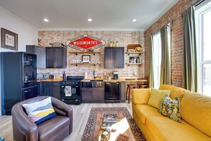 Front of property - Walk to Shops & Eats: Charming Dtwn Emmett Apt! (Emmett)