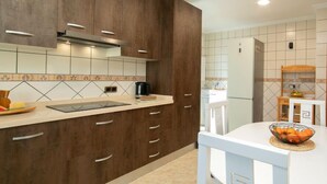 Villa, varias habitaciones, terraza | Cocina privada
