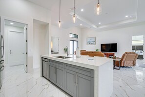 House (4 Bedrooms) | Interior